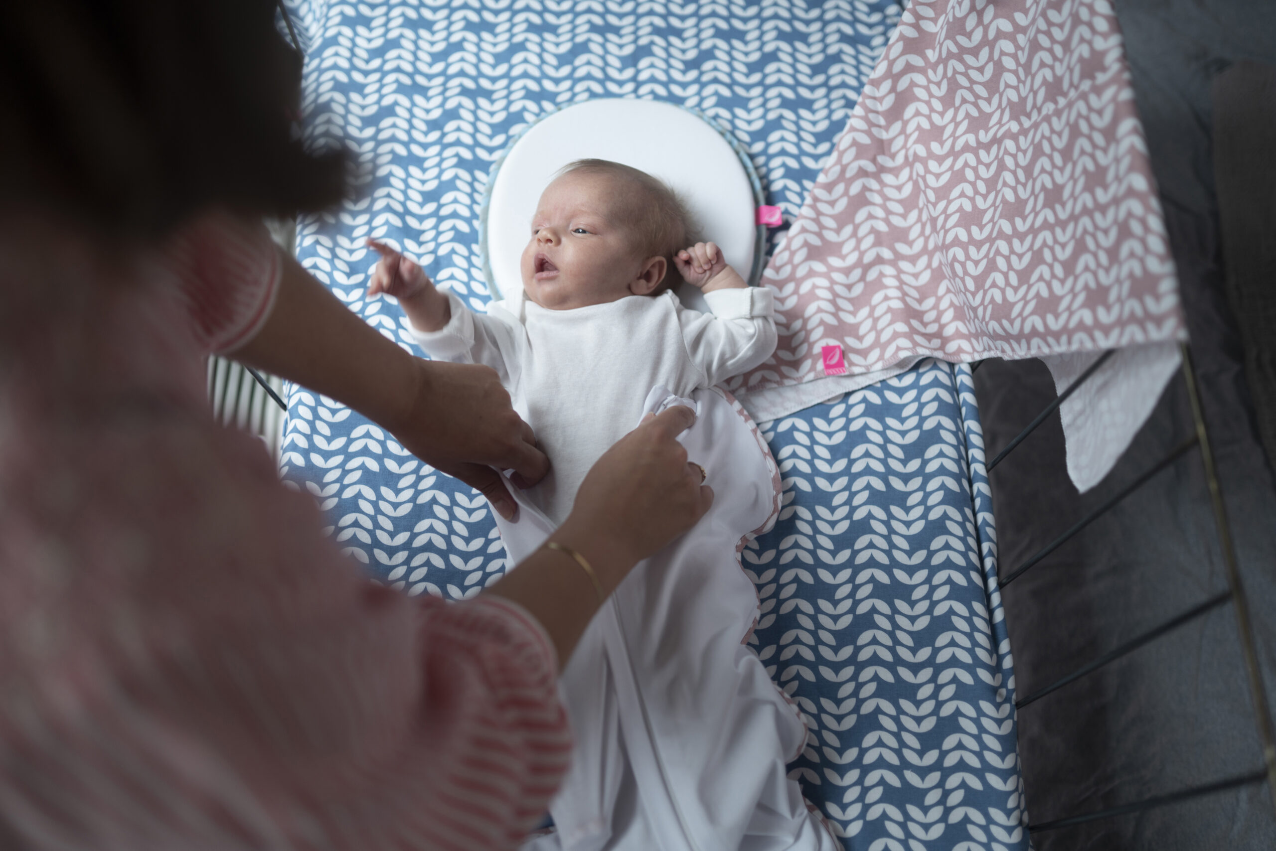Przygotowanie idealnej przestrzeni dla noworodka: Jak wybrać najlepsze tekstylia?